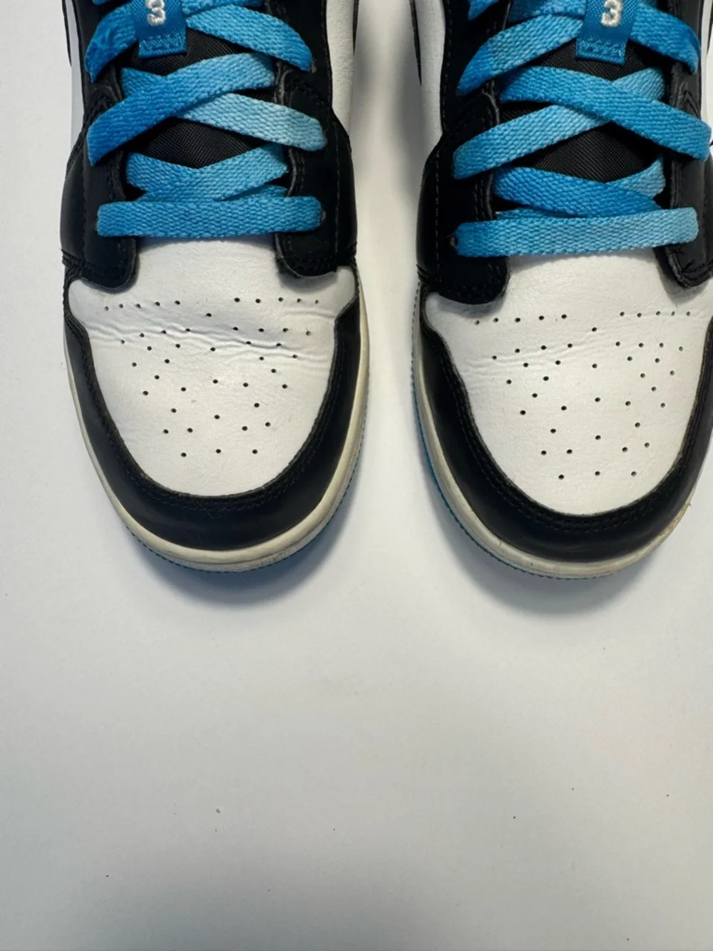 Air Jordan 1 Mid Laser Blue Black White CI1564-004 GS Size 6.5Y Youth